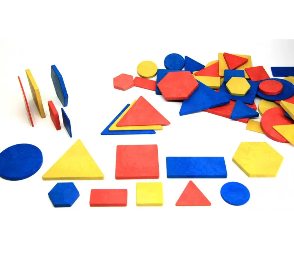 Blocs logiques : 60 formes géométriques bois recyclé. 4 attributs. 5 formes.