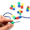 Boite 650 perles colorées avec 6 cordons - 1.3 cm
