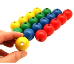 Boule percée 3 cm couleur rouge en bois - grosse perle hêtre diamètre 30 mm trou 6 mm