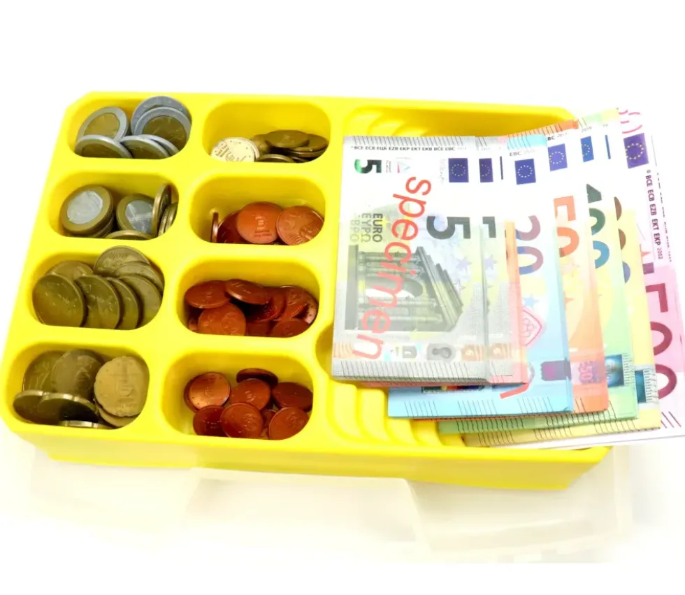 Caissette avec 290 pièces et billets euros factices de jeux