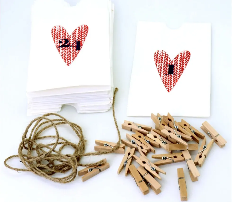 Calendrier Avent : Guirlande de 24 sachets papier avec pince