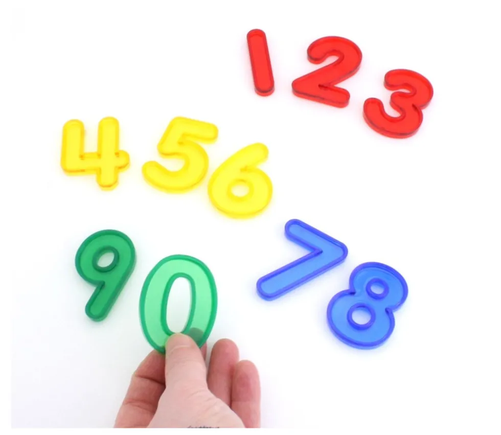 30 chiffres 0 à 9 hauteur 5 cm plastique translucide coloré
