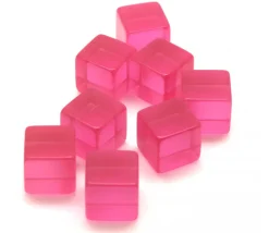 Cube 12 mm rose plastique translucide coloré