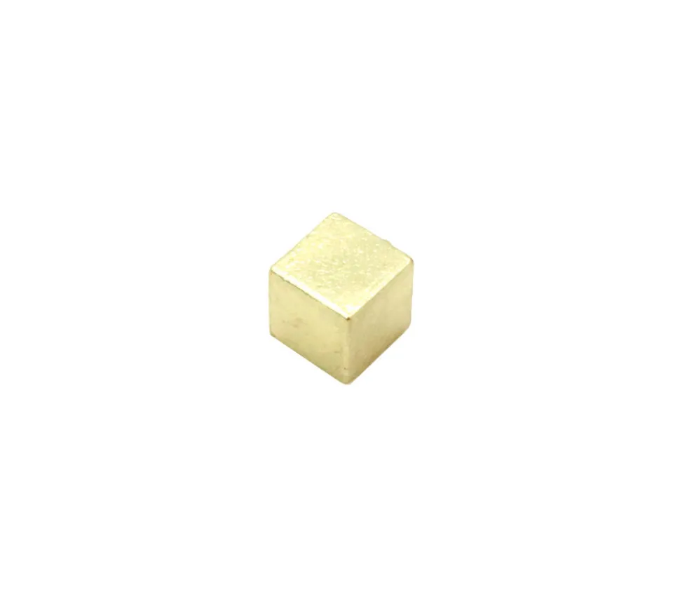 Cube métal doré 8 mm. 8 x 8 x 8 mm à l'unité