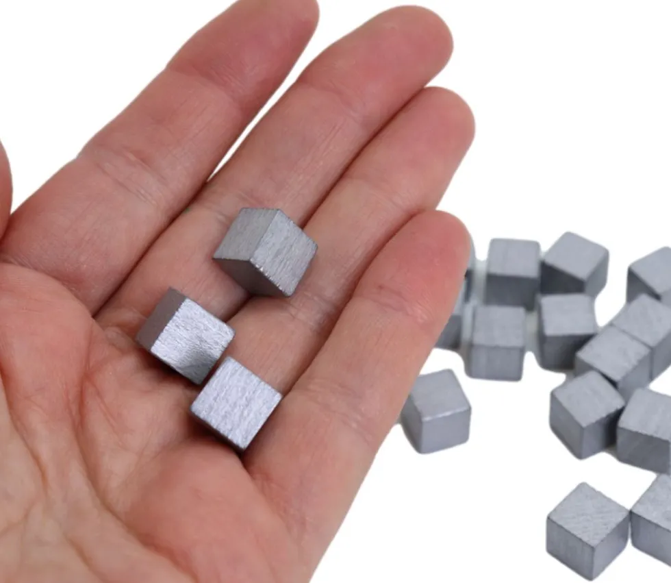 20 cubes en bois 1 cm argentés