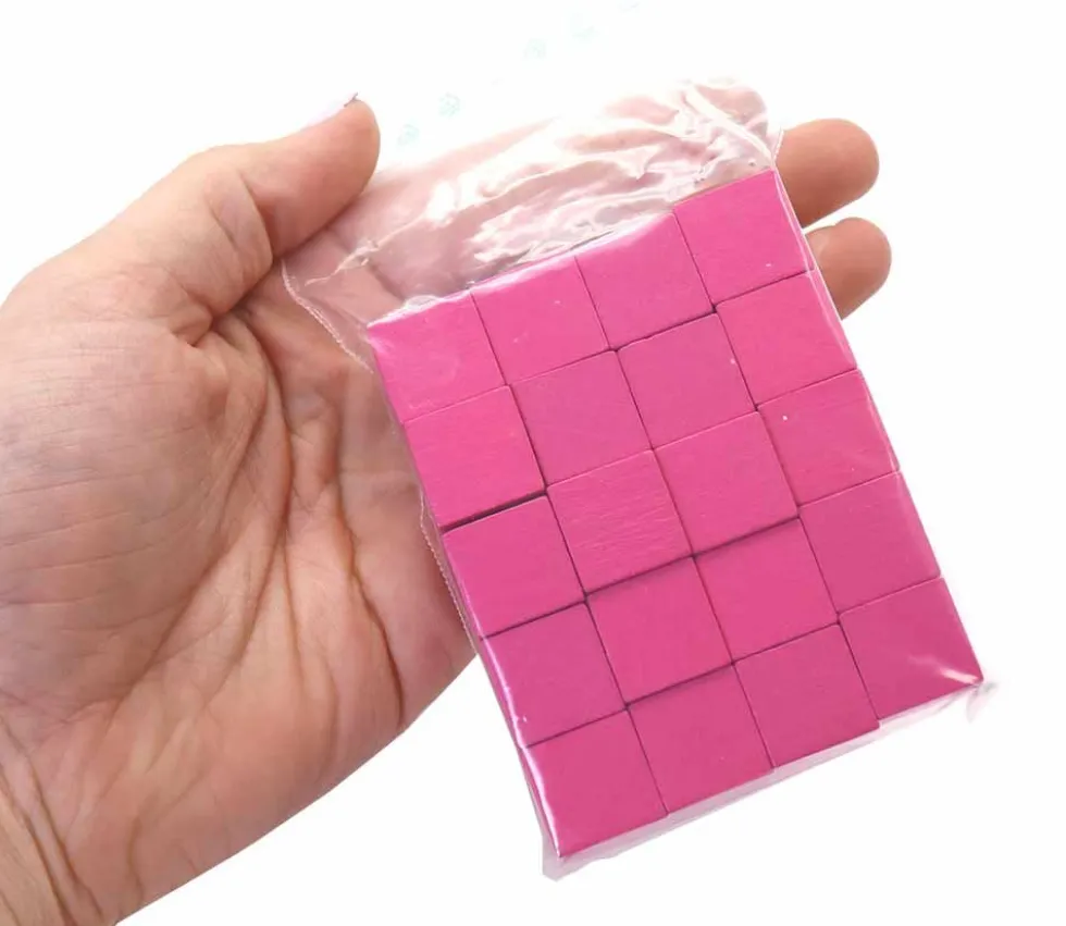 20 Cubes roses en bois de 1.6 cm