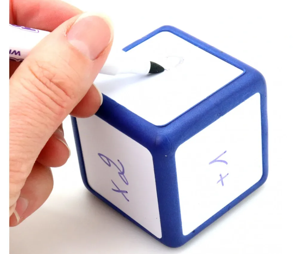 Dé effaçable neutre 5 x 5 cm et magnétique
