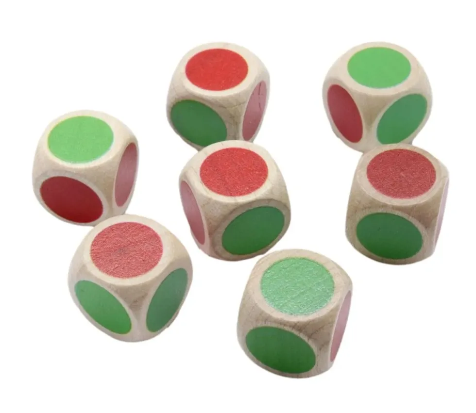 Dé en bois bicolore rouge et vert 16 mm