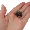 Dé à jouer D6 16 mm noir points or Chessex