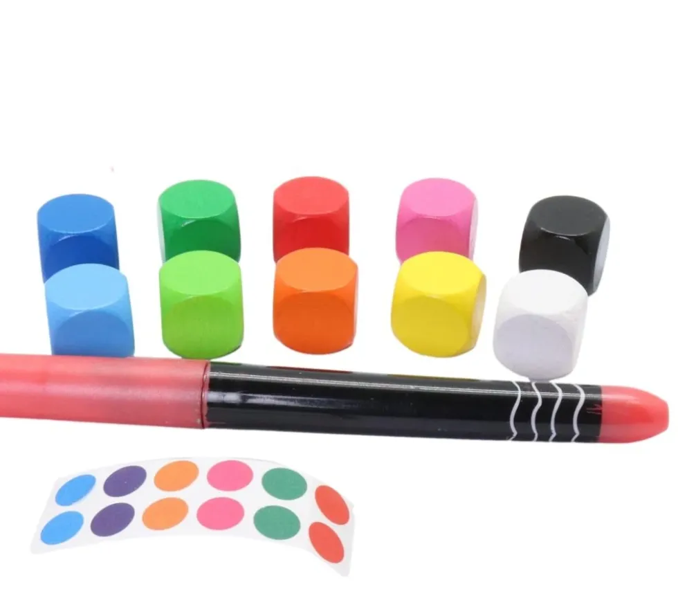 10 Dés neutres 16 mm en bois hêtre colorés sans marquage