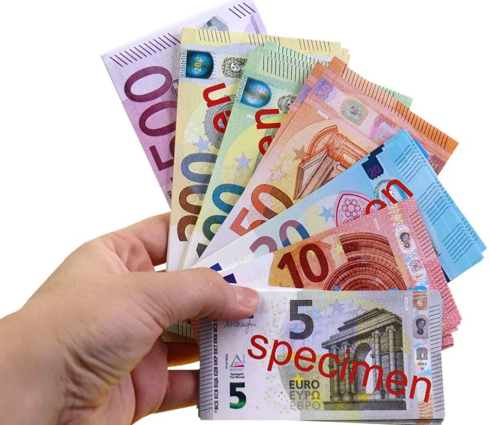 Euros factices 44 pièces et billets (22 pièces Re-plastique et 22 billets papier) pour jeux