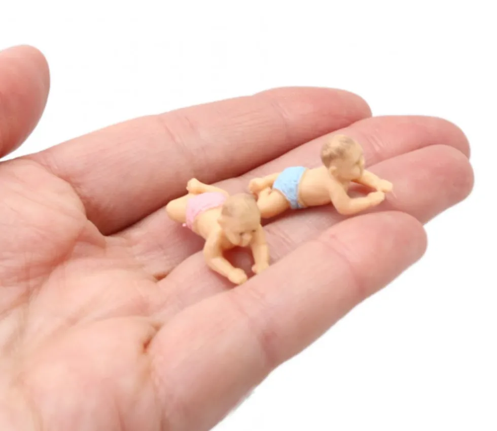 Figurine mini mini bébé 30 x 10 x 15 mm