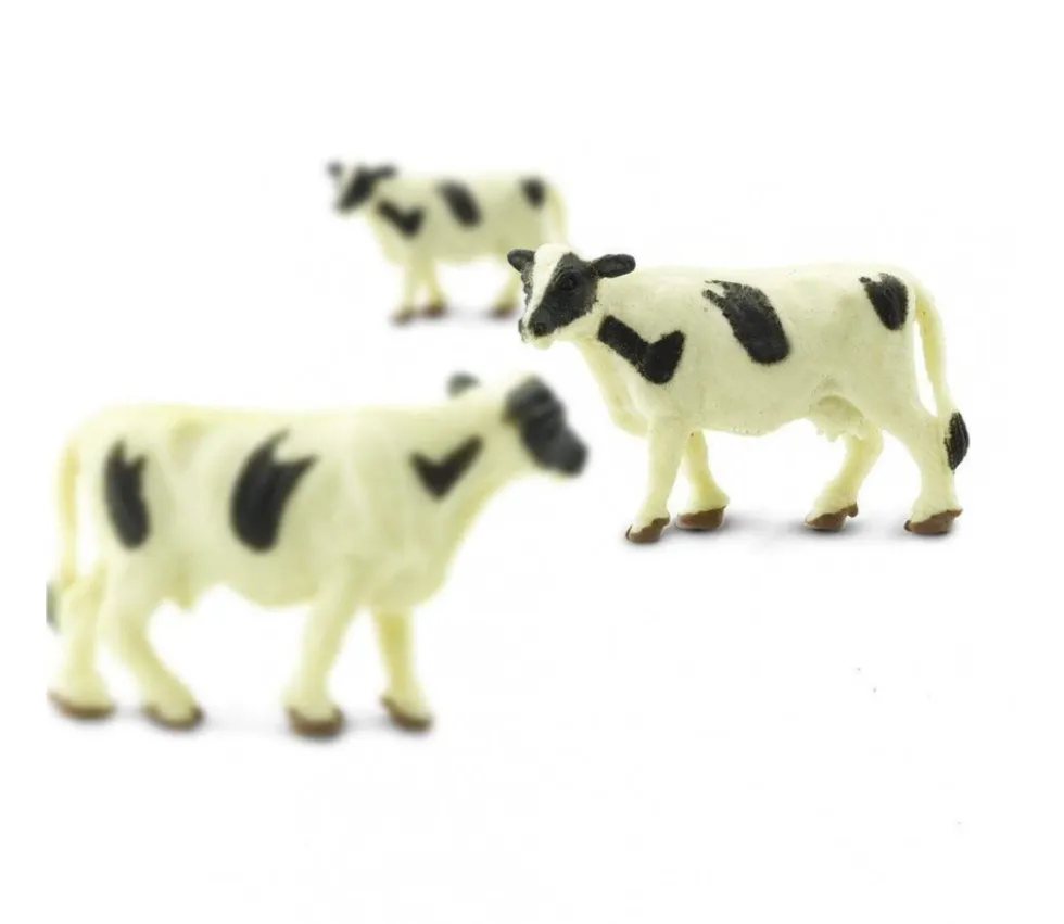 Figurine mini mini vache noire et blanche 15 x 8 x 30 mm