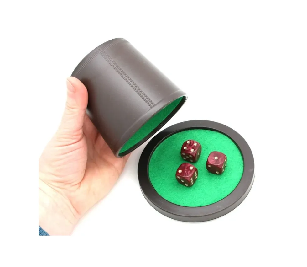 Gobelet avec couvercle 8 x 7.5 cm plastique intérieur feutrine