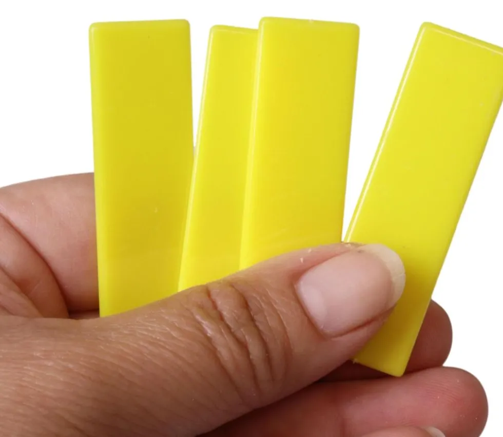 500 grands jetons rectangles 5.5 x 1.6 cm en plastique coloré