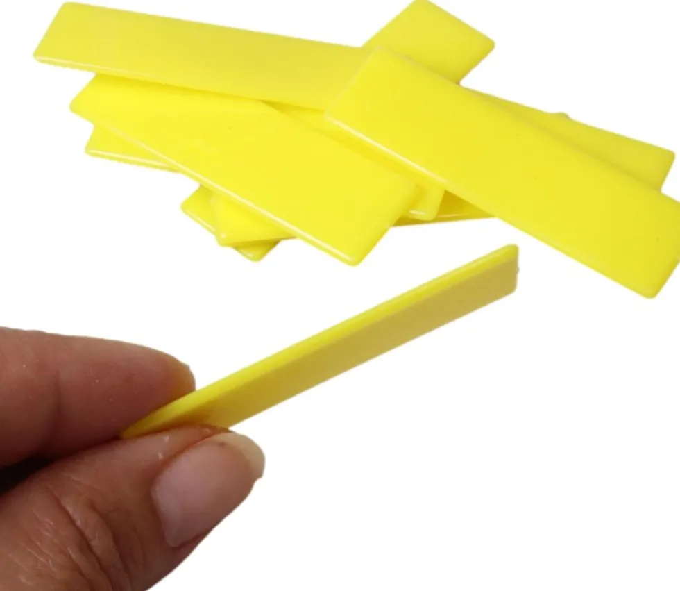 500 grands jetons rectangles 5.5 x 1.6 cm en plastique coloré