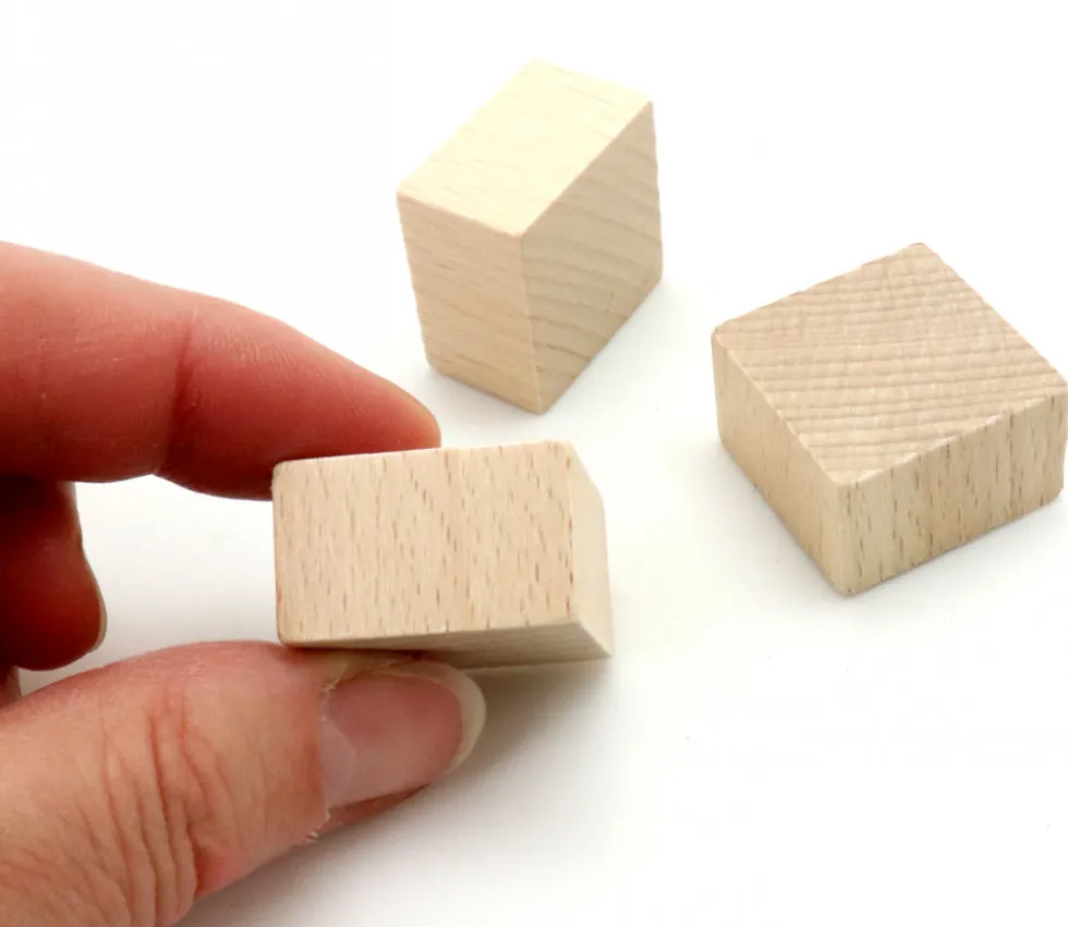 50 gros jetons carrés bois naturel 2.5 cm épais