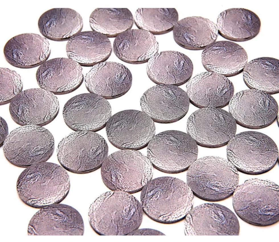 80 jetons ronds / carrés / trianges pour mise de jeu