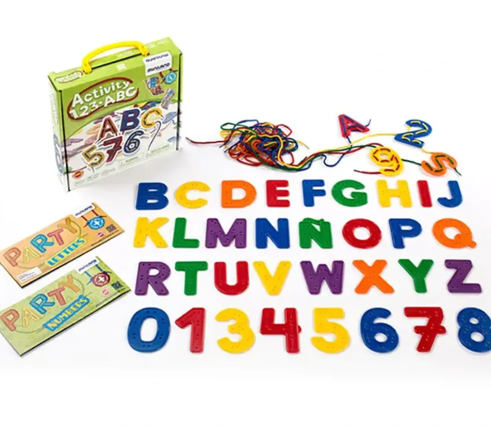 Jeu de laçage lettres et chiffres
