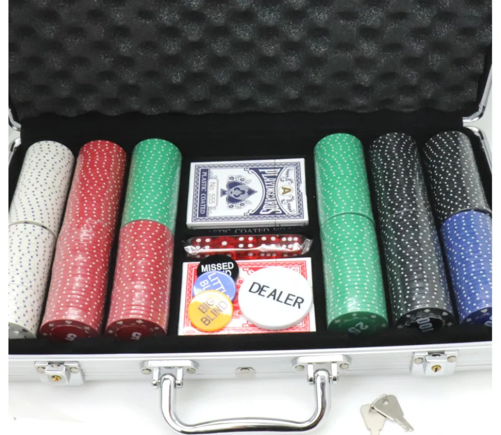 Mallette de Poker avec 300 jetons , 2 jeux de Cartes, 5 dés