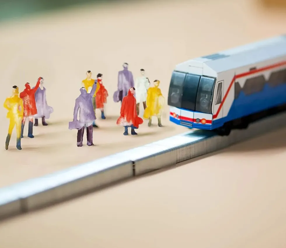 120 personnages miniatures colorés en plastique