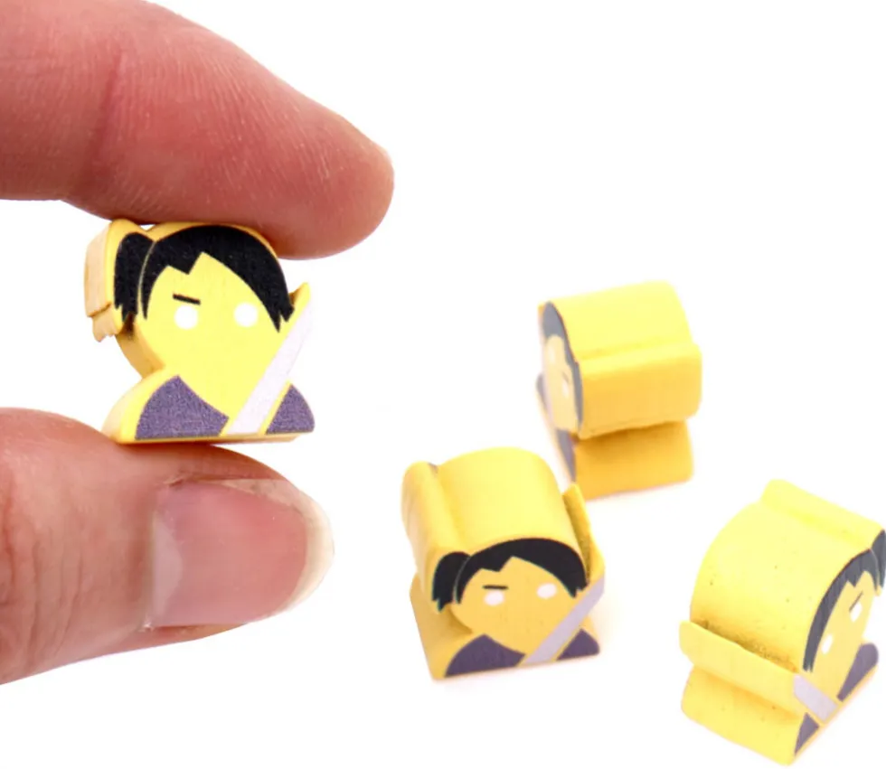 Pion Samouraï ninja jaune en bois 16 x 15 x 10 mm