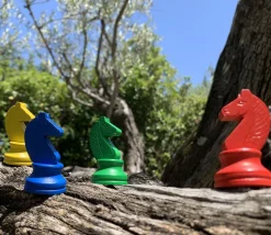 4 pions petits chevaux en bois pour jeu Dada