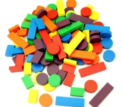 Sachet 108 Jetons jeux bois multicolores : rond, petits rectangles et grands rectangles pour mise