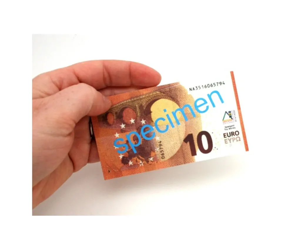 Set 100 billets de 10 euros factices pour jeux
