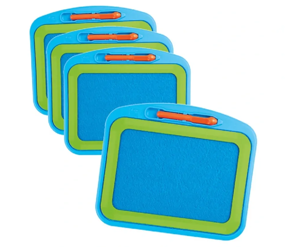 Set de 4 Jeux poinçonnage : Ardoise + poinçon pré-écriture