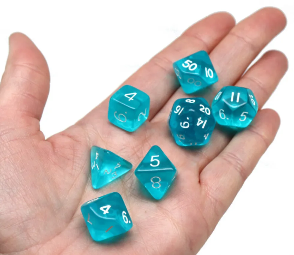 Set 7 dés aqua multifaces translucides turquoise