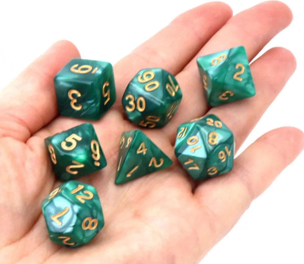 Set 7 dés multi-faces verts nacrés chiffres or