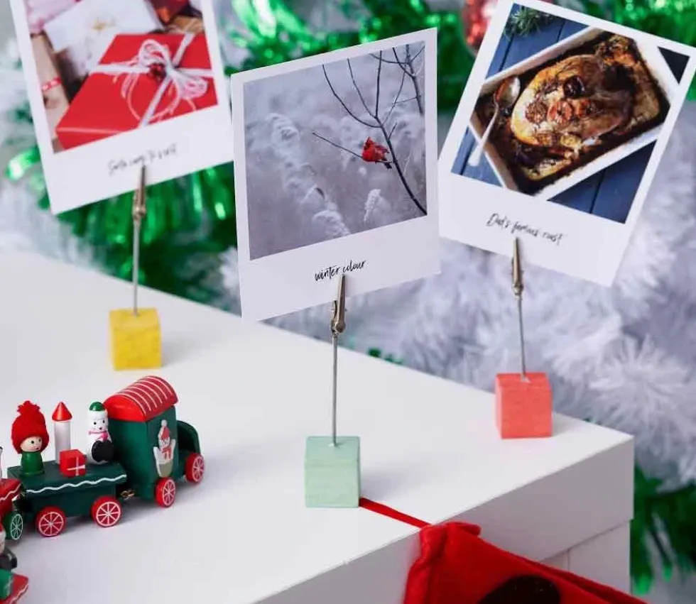 18 Supports cubes avec clip - porte cartes et photos