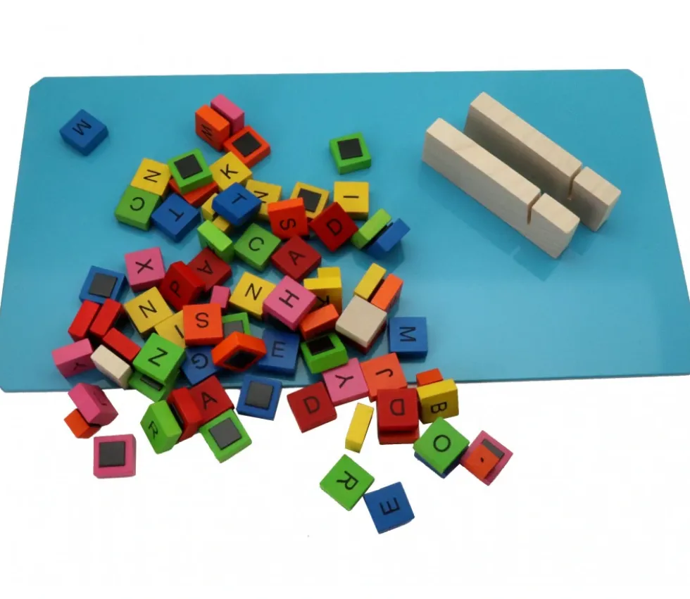Tableau bois magnétique avec 69 jetons lettres bois aimantées