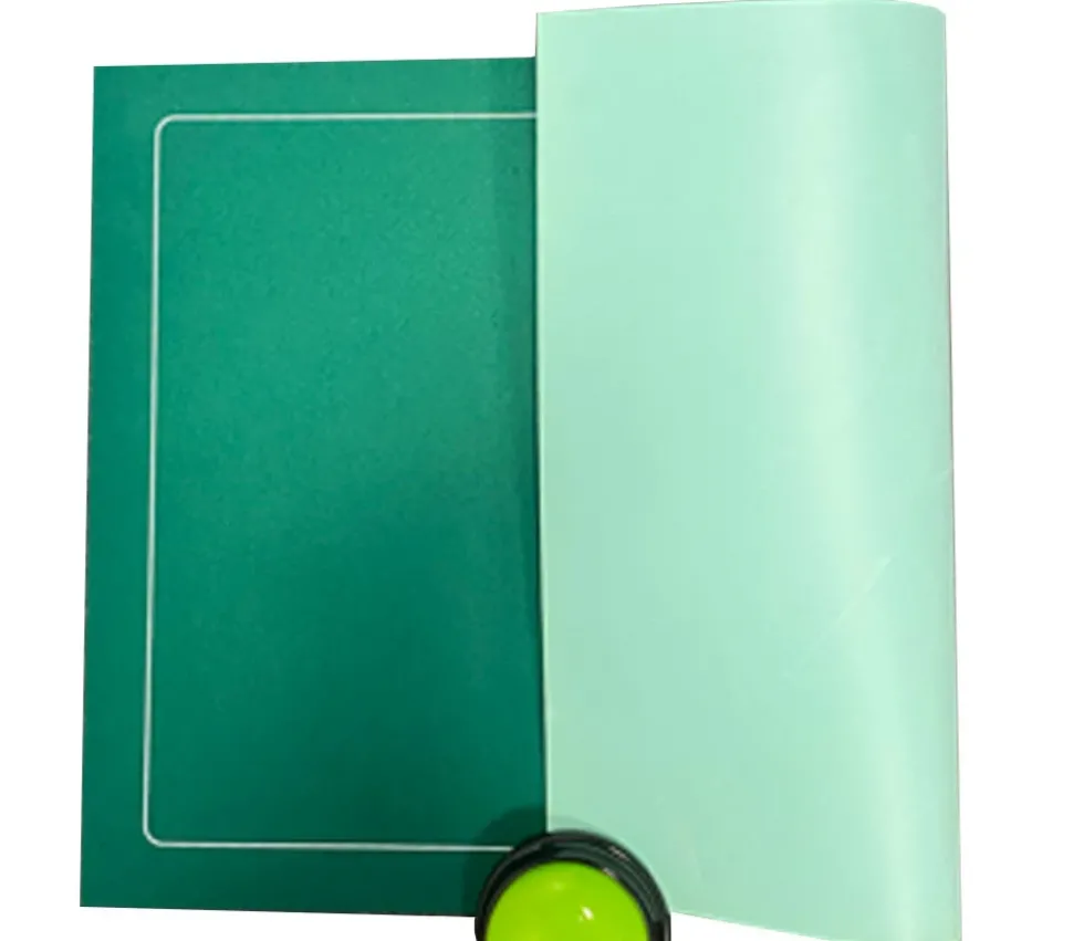 Tapis de cartes vert 40 x 60 cm feutrine dos latex
