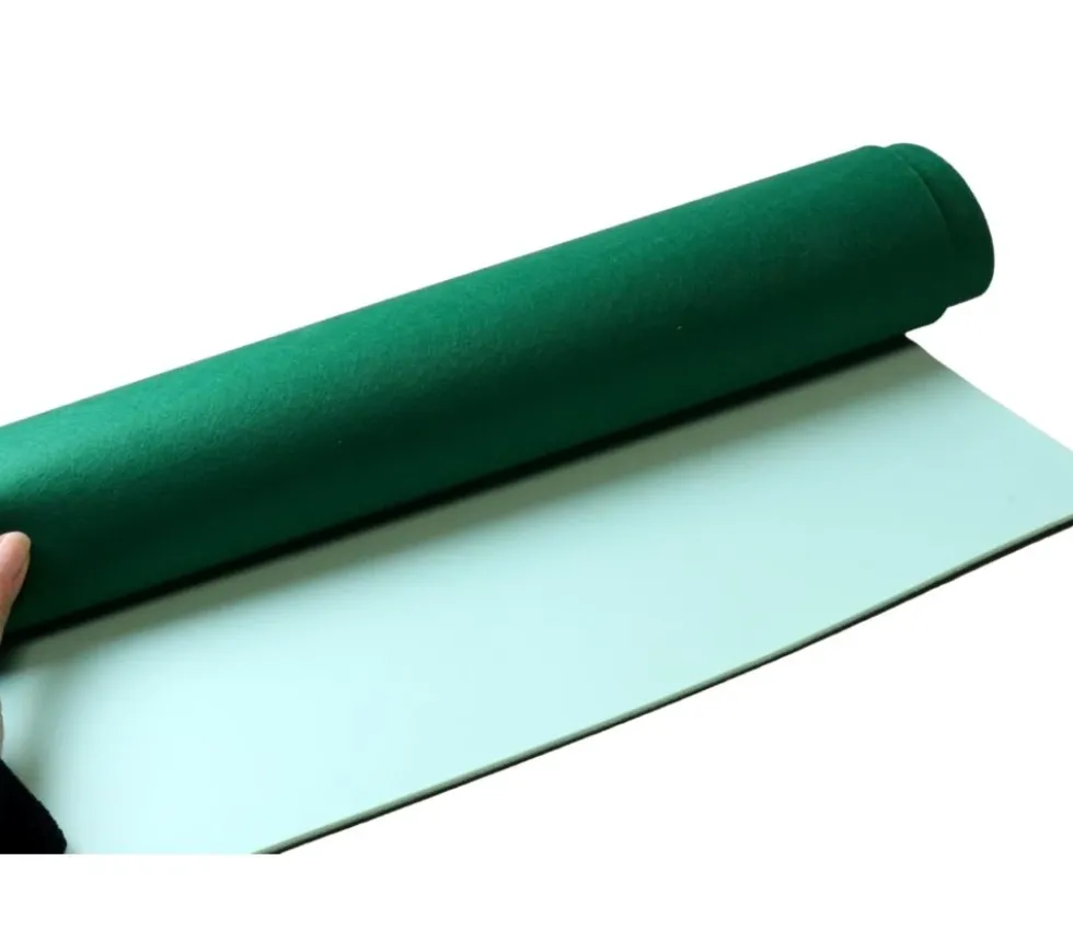Tapis de cartes vert 40 x 60 cm feutrine dos latex
