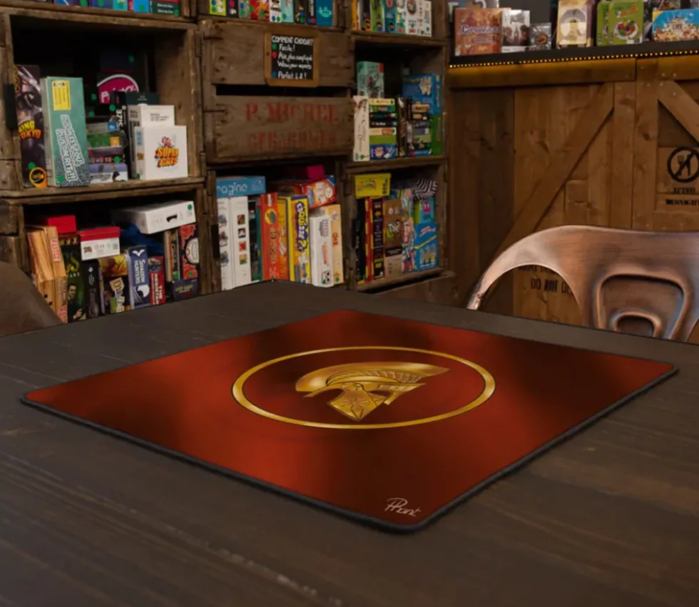Tapis de jeux 40 x 40 cm rouge Casque doré