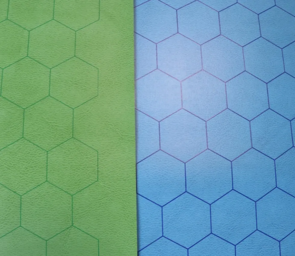 Tapis jeu recto bleu- verso vert Megamat hexagone effaçable plateau 122 x 88 cm