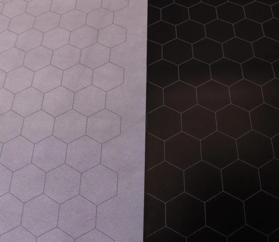 Tapis jeu recto Noir- verso Gris Megamat hexagone effaçable plateau 122 x 88 cm