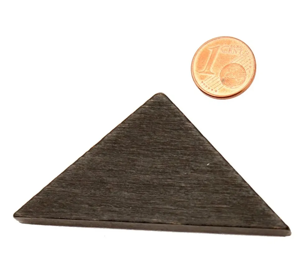 Triangle rectangle isocèle noir 67 x 47 x 8 mm en bois