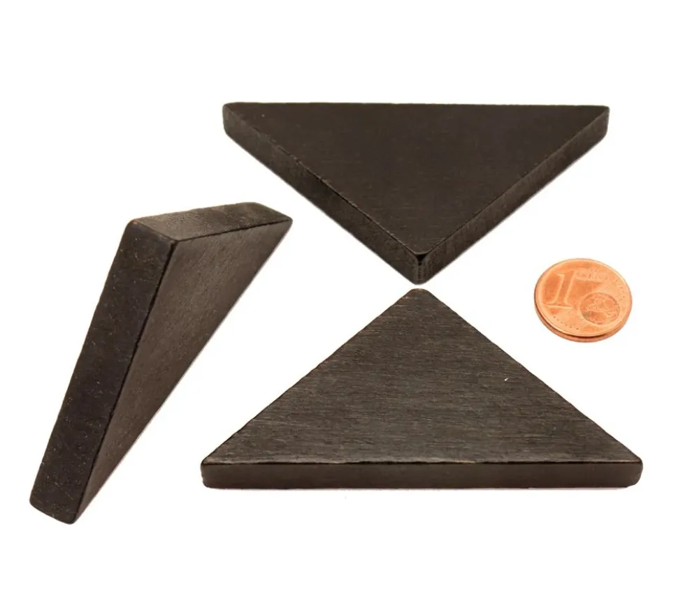Triangle rectangle isocèle noir 67 x 47 x 8 mm en bois